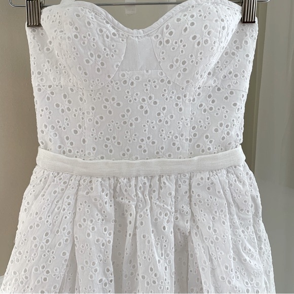 Aritzia Talula size 0 open back halter eyelet dress - Picture 3 of 16